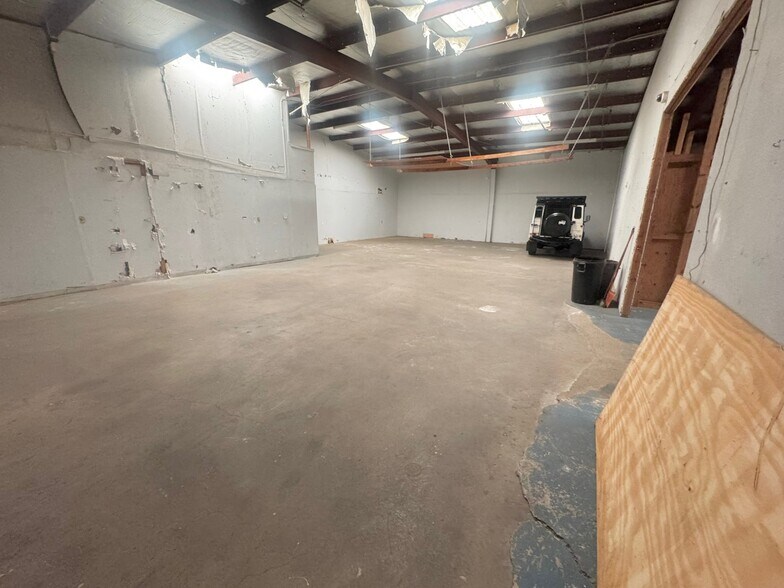 More Photos Of 6214 Beverly Hill St, Houston Office For Lease