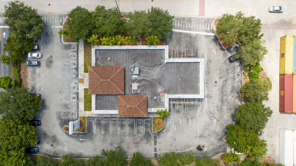 More Photos Of 17930 NW 57th Ave, Hialeah Bank For Lease