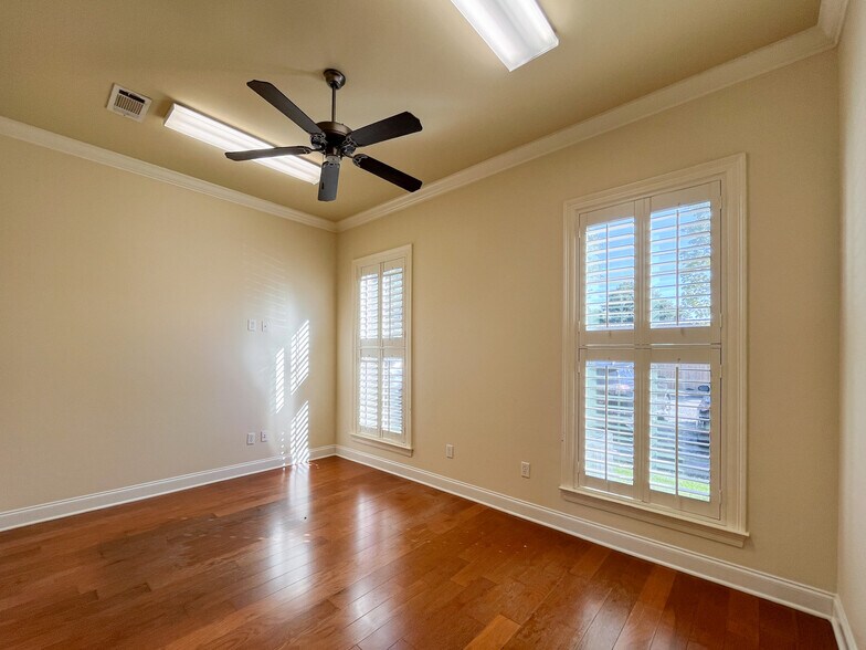 More Photos Of 1201 S Purpera Ave, Gonzales Office For Lease