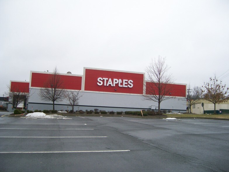 More Photos Of 43 Hutton Ave, Nanuet Unknown For Lease