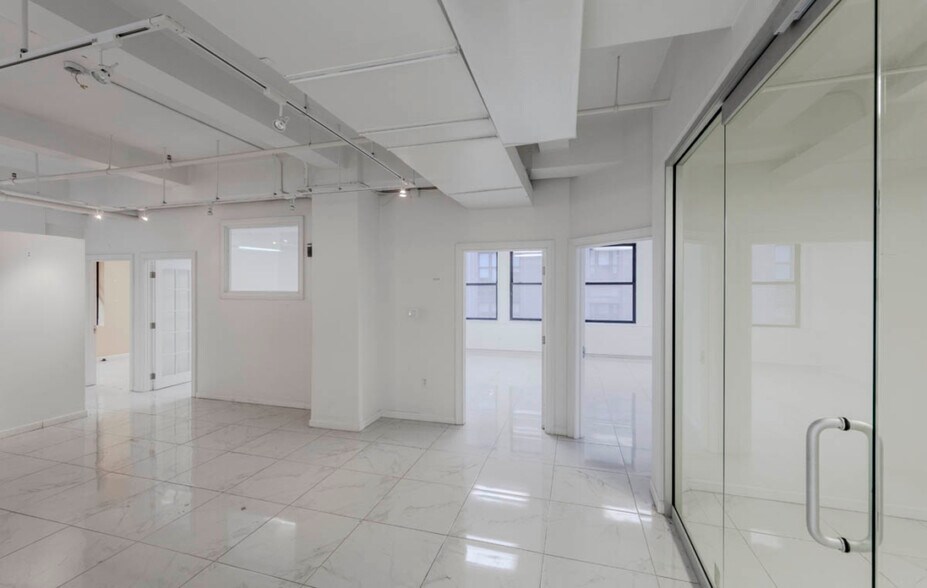 More Photos Of 32 W 39th St, New York Loft Creative Space For Lease