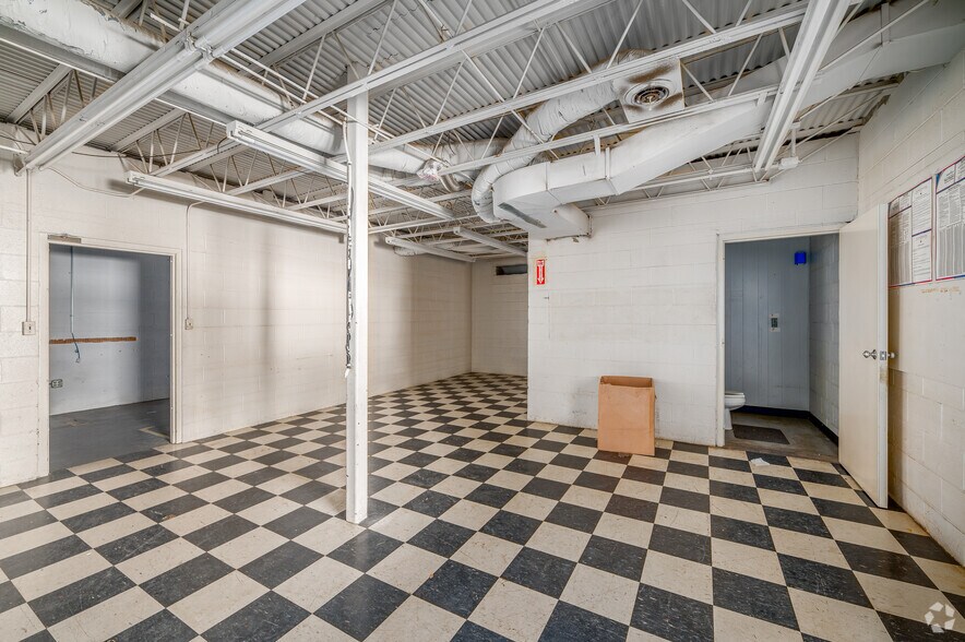 More Photos Of 630 Maryland Ave, Charleston Warehouse For Lease