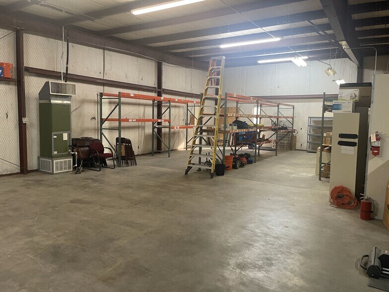 More Photos Of 2604 N Kaufman St, Ennis Flex For Sale