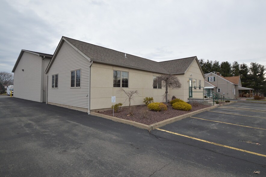 More Photos Of 10314 Main St, New Middletown Flex For Lease
