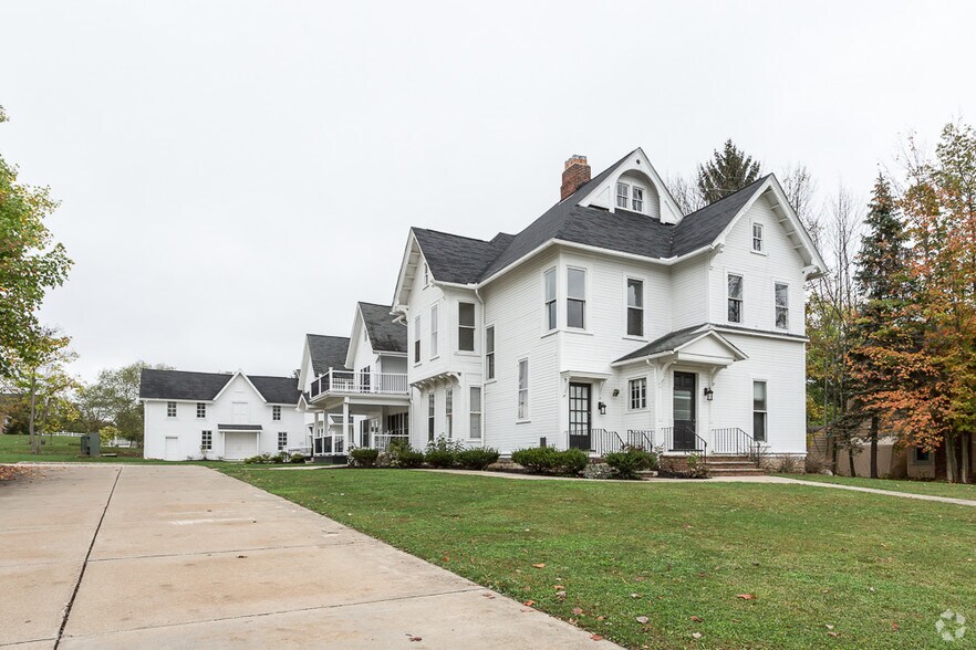 More Photos Of 33-35 N Chillicothe Rd, Aurora Office For Lease