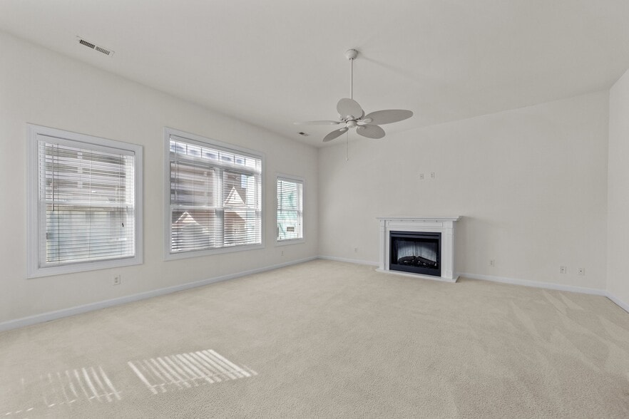 More Photos Of 2007 Baltic Ave, Virginia Beach Apartments For Sale