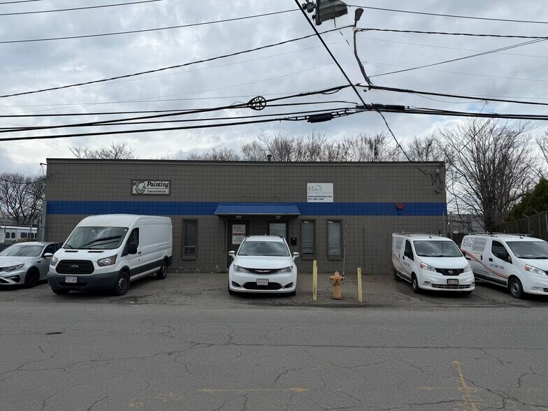 More Photos Of 104-106 Hicks Ave, Medford Flex For Lease
