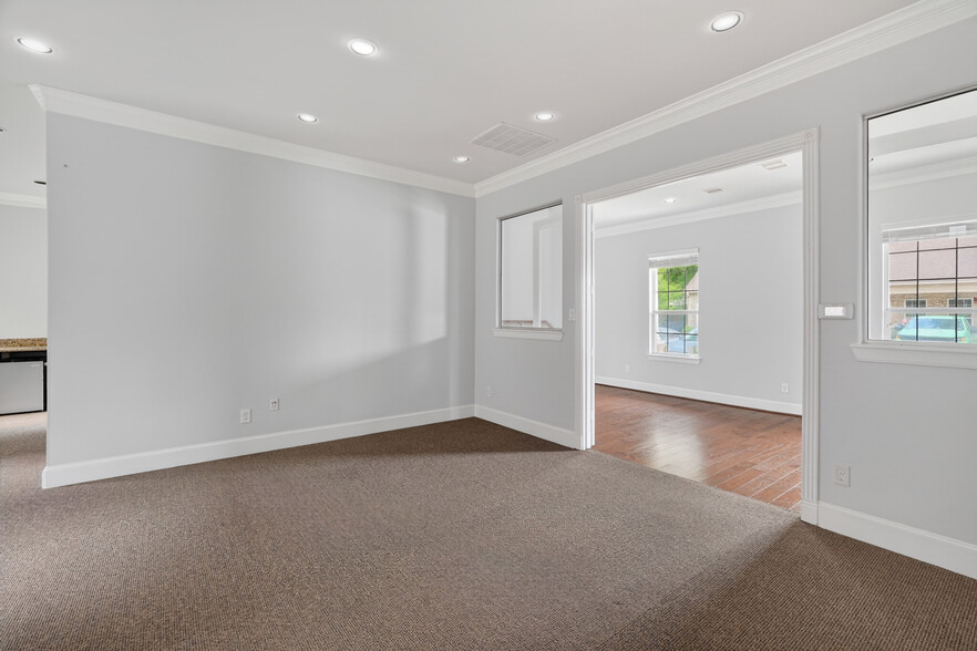 More Photos Of 25511 Budde Rd, The Woodlands Office For Sale