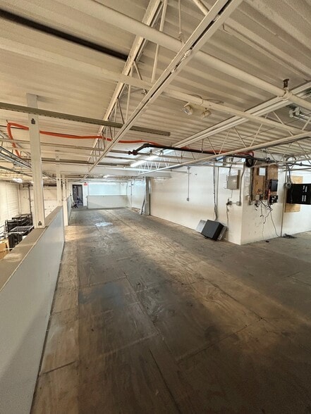 More Photos Of 5255 Port Royal Rd, Springfield Warehouse For Lease