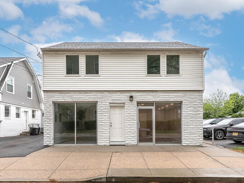 Primary Photo Of 31 Myrtle St, Manhasset Freestanding For Lease