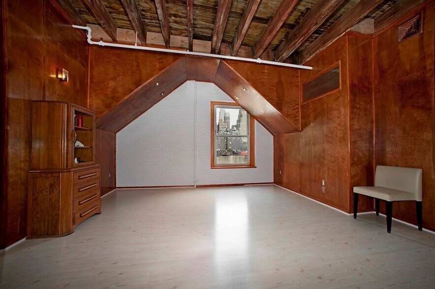 More Photos Of 447 W 36th St, New York Loft Creative Space For Sale