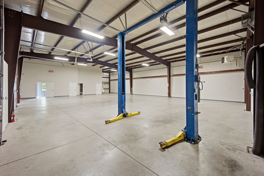 More Photos Of 7315 McClain Pt, Colorado Springs Warehouse For Lease