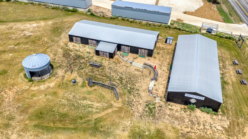 More Photos Of 1440 TX-237 Hwy, Round Top Flex For Sale
