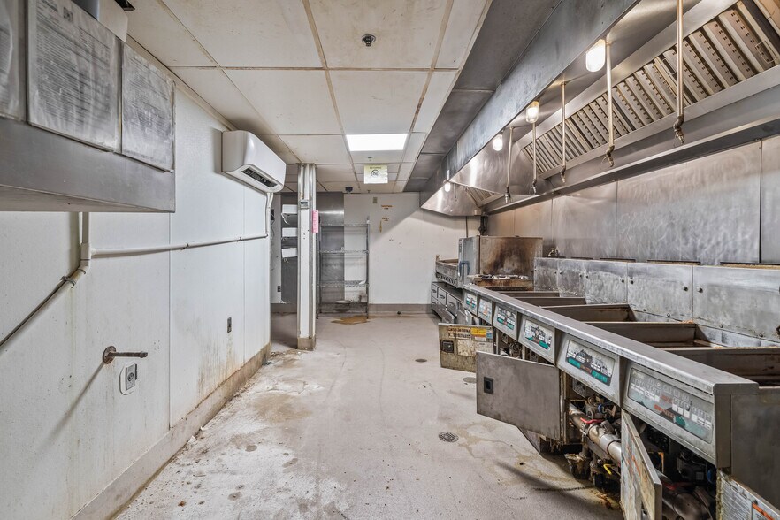 More Photos Of 4950 S Loop 289, Lubbock Restaurant For Lease