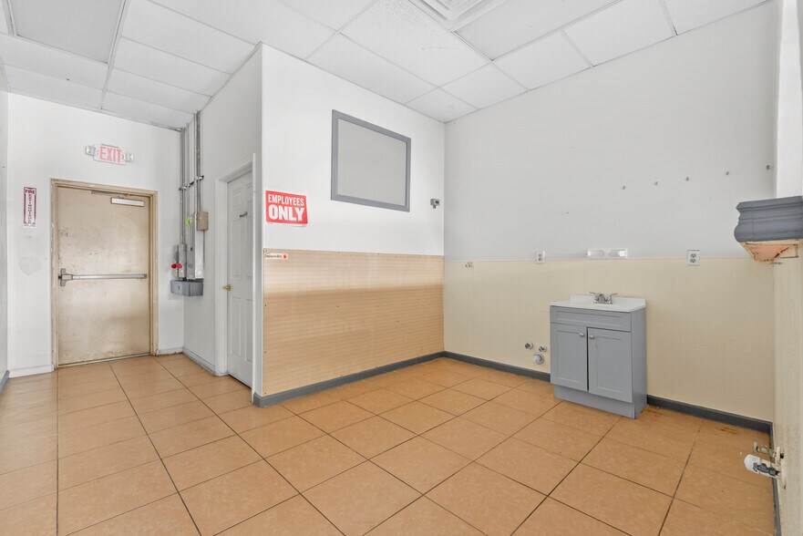 More Photos Of 301 Vista Rd, Pasadena Unknown For Lease