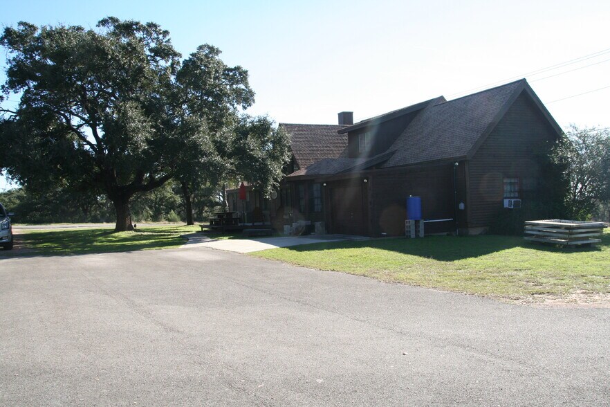 More Photos Of 4225 E Highway 290, Dripping Springs Office For Lease