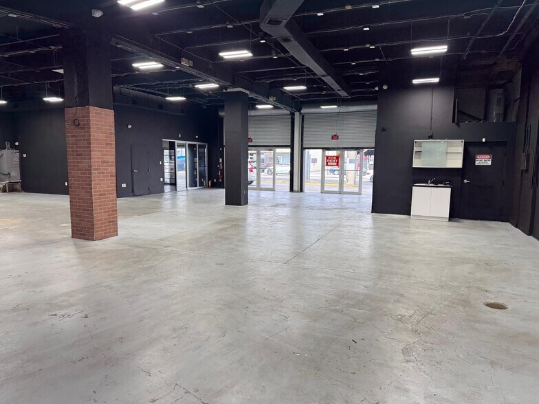 More Photos Of 18319-18321 W Dixie Hwy, North Miami Beach General Retail For Lease