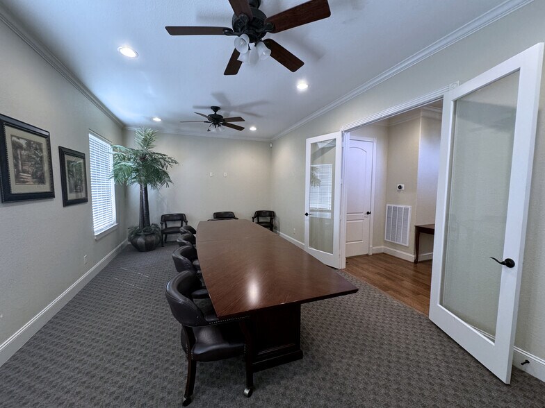 More Photos Of 11601 Spring-cypress Rd, Tomball Unknown For Lease