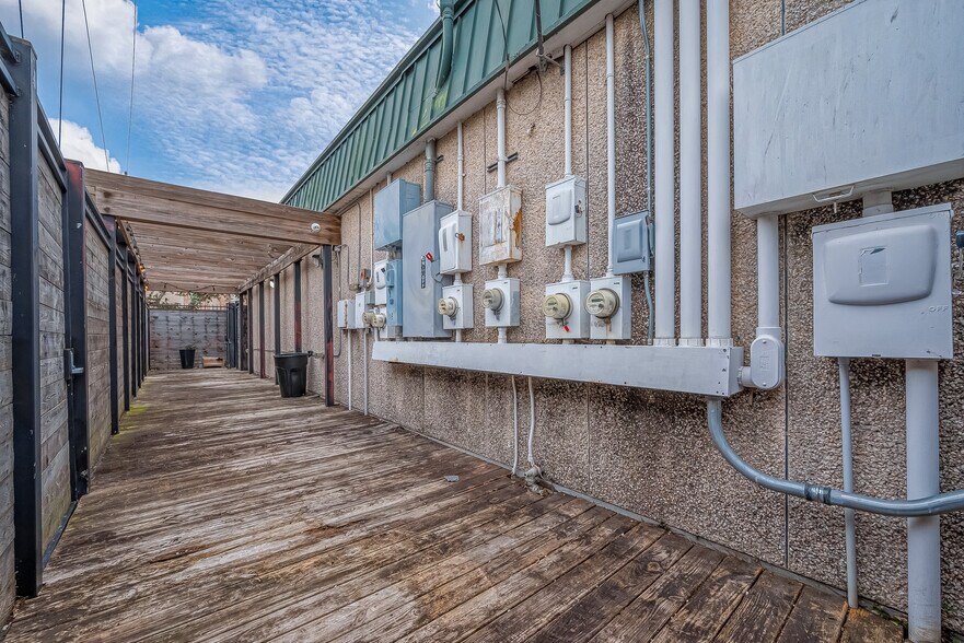 More Photos Of 9400 Glenfield Ct, Houston Unknown For Lease