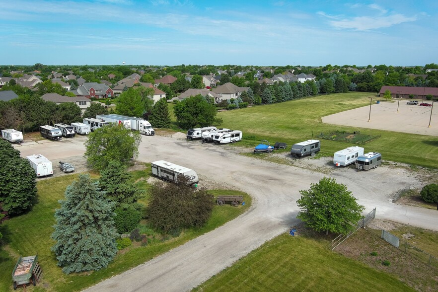 More Photos Of 1804 N Towanda Barnes Rd, Bloomington Garden Center For Sale