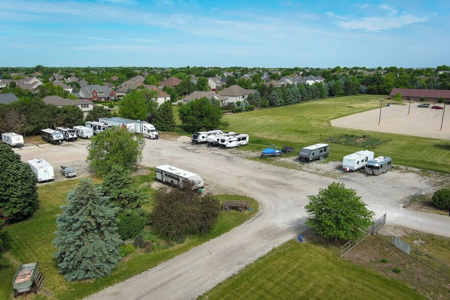 More Photos Of 1804 N Towanda Barnes Rd, Bloomington Flex For Lease