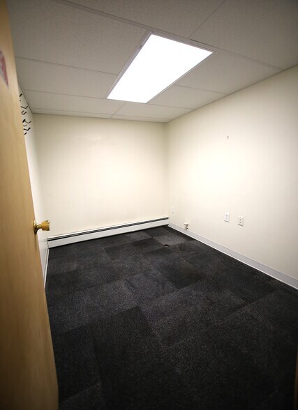 More Photos Of 326 Springside Ave, Pittsfield Office For Lease