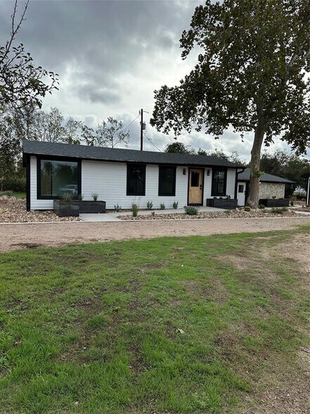 More Photos Of 27320 Ranch Road 12, Dripping Springs Office For Sale