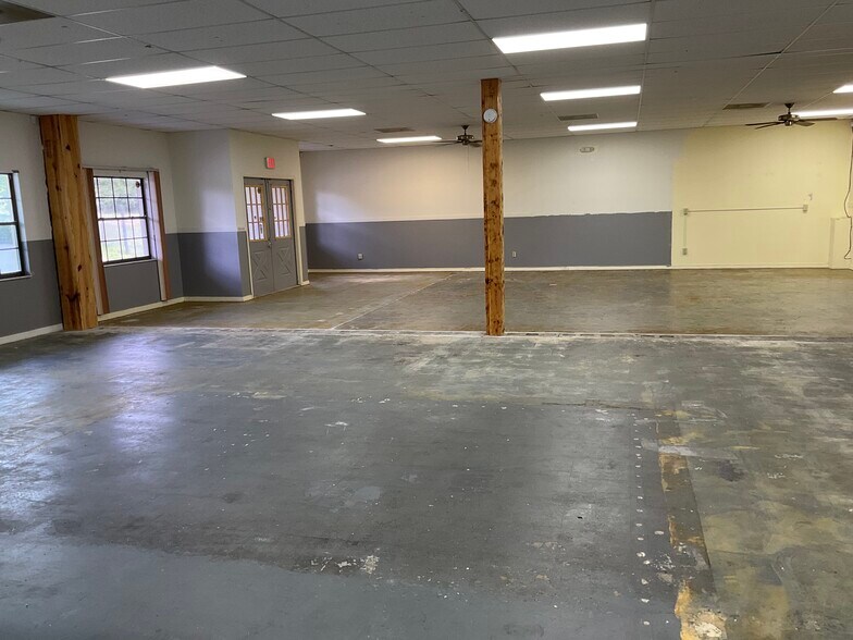 More Photos Of 16455 E Highway 40, Silver Springs Medical For Lease