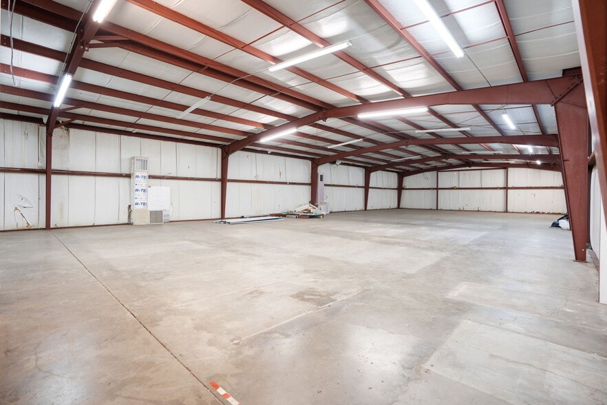 More Photos Of 3945 Sawyer Rd, Sarasota Self Storage For Lease