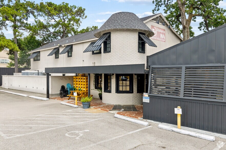More Photos Of 12649 Memorial Dr, Houston Storefront Retail Office For Lease