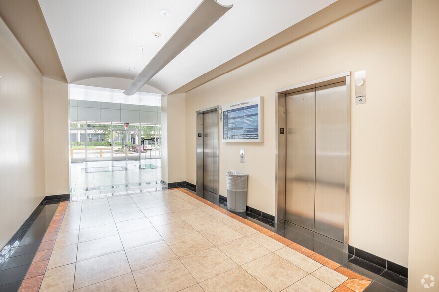 More Photos Of 1800 W 26th St, Houston Medical For Lease