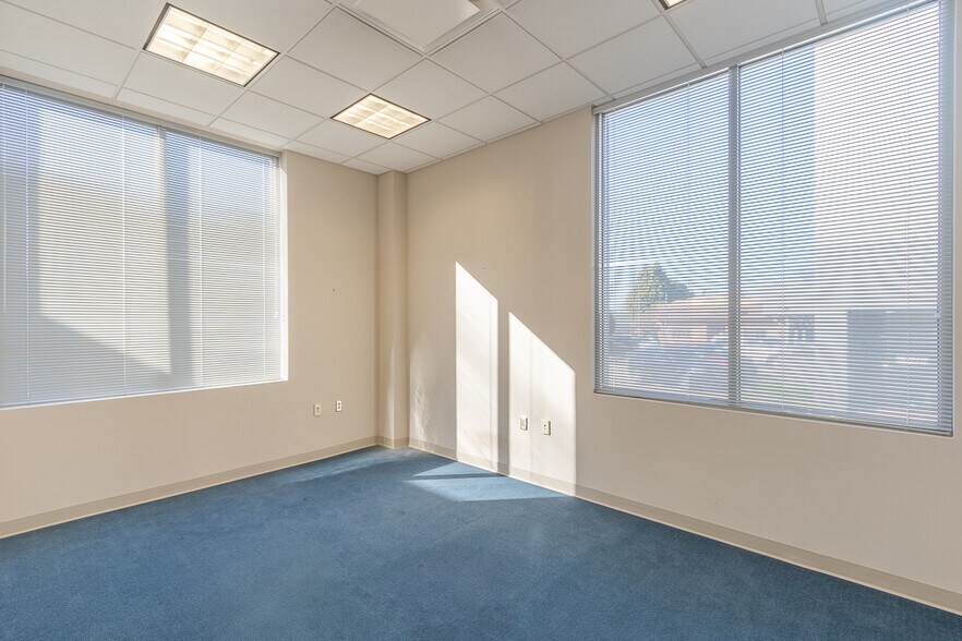 More Photos Of 129 N Main St, Anderson Office For Lease