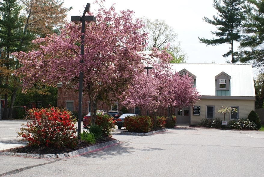 More Photos Of 11 Red Roof Ln, Salem Office For Sale