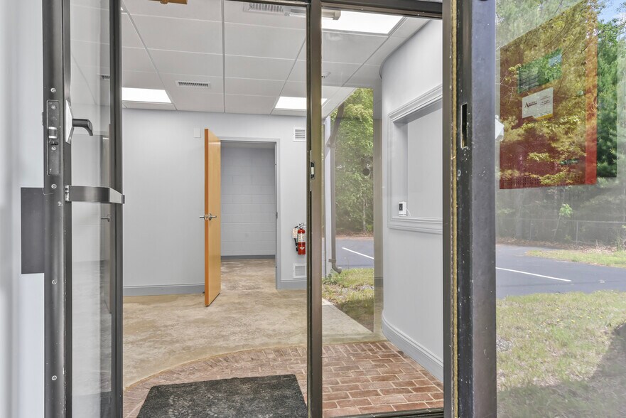 More Photos Of 88 Danielson Pike, Foster Manufacturing For Lease