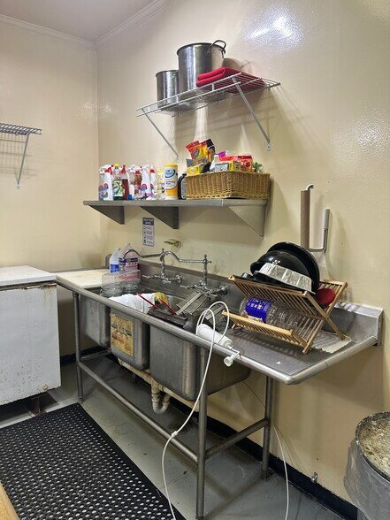 More Photos Of 1030 Dry Branch Rd, Hopkins General Retail For Sale