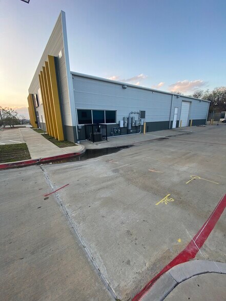 More Photos Of 3111 IH 30, Dallas Light Distribution For Lease