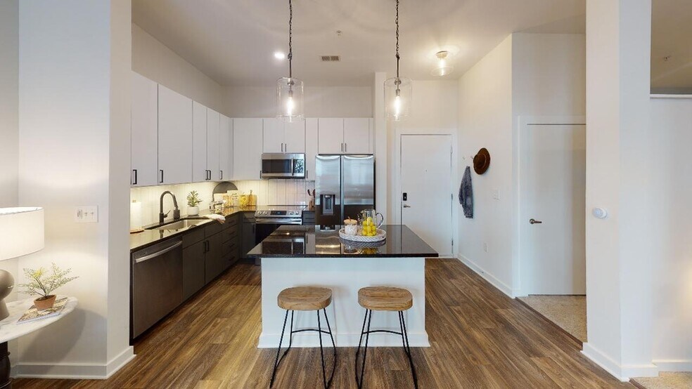 More Photos Of 810 E 7th St, Charlotte Apartments For Lease