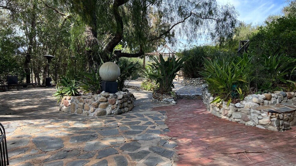 More Photos Of 419 Cold Canyon Rd, Calabasas Restaurant For Sale