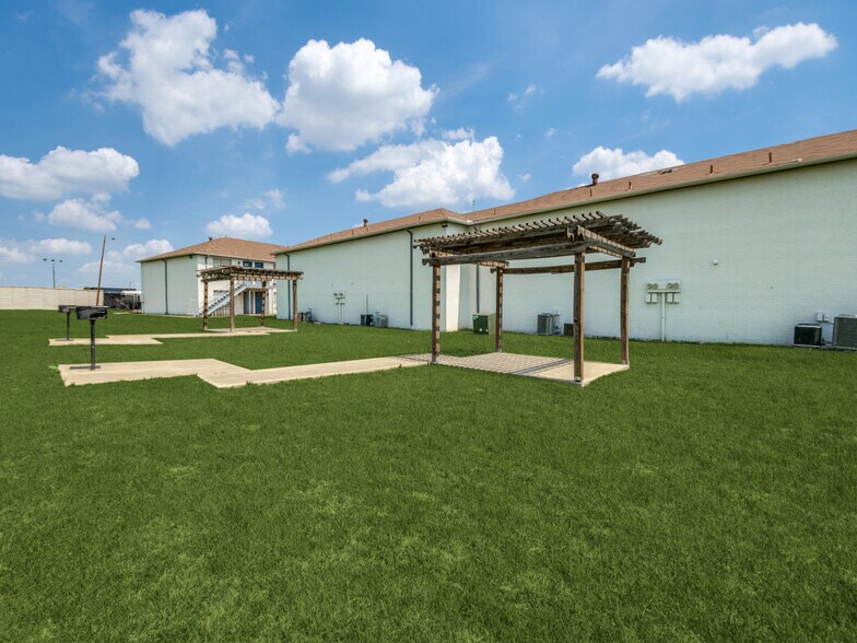 More Photos Of 2718 Sherman St, Grand Prairie Apartments For Sale