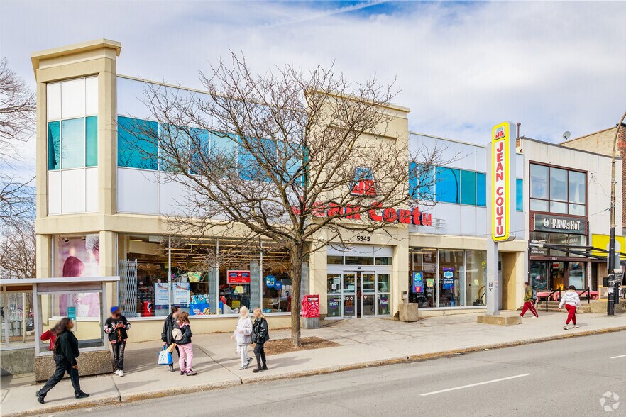 Primary Photo Of 5141 Av Coolbrook, Montréal Drugstore For Lease
