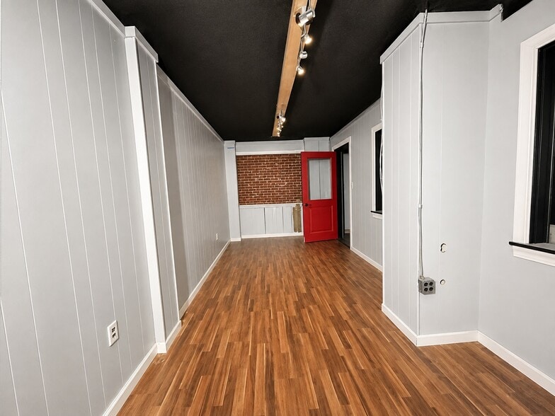 More Photos Of 917 6th Ave N, Birmingham Warehouse For Lease