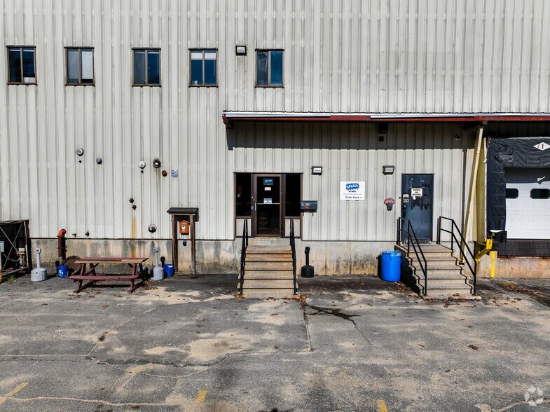 More Photos Of 95A to 95B, Ayer Warehouse For Lease