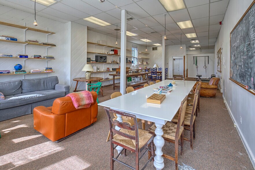 More Photos Of 210 Main St, Gladstone Apartments For Lease