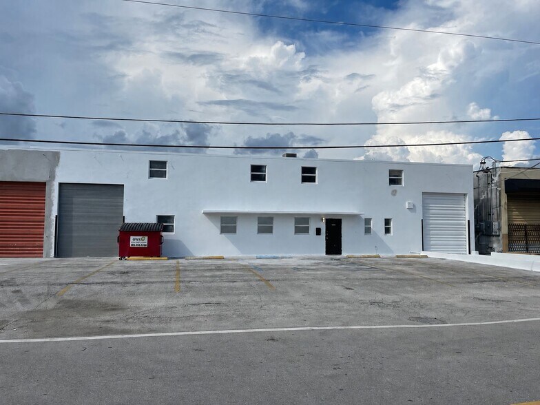 Primary Photo Of 1705-1707 W 32nd Pl, Hialeah Warehouse For Lease