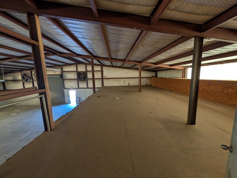 More Photos Of 128 GA-520, Cusseta Warehouse For Lease