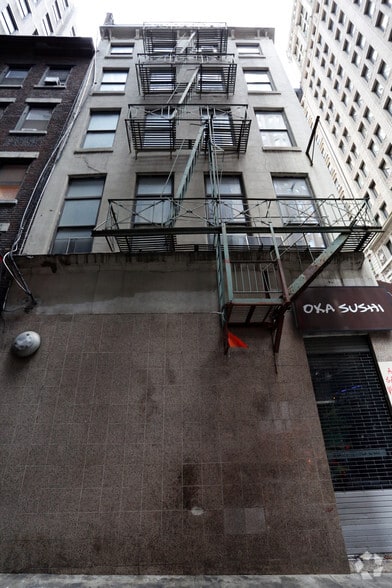 More Photos Of 16-18 Maiden Ln, New York Office For Lease