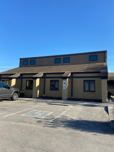 More Photos Of 10805 Kingston Pike, Knoxville Office For Lease