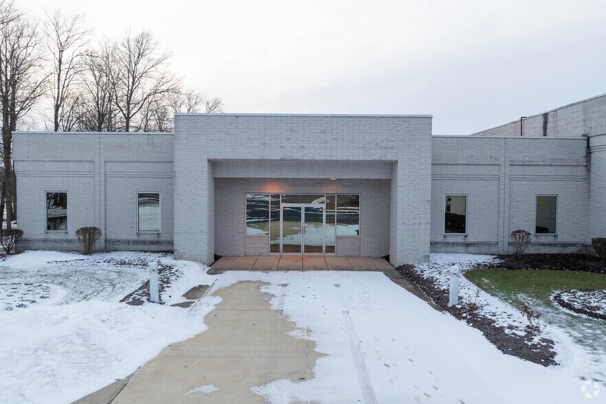 More Photos Of 8037 Bavaria Rd, Twinsburg Warehouse For Lease
