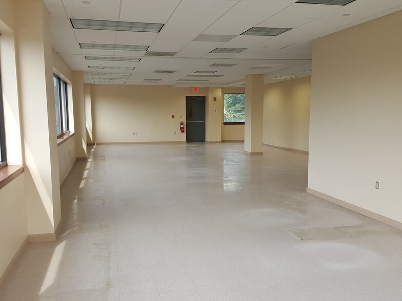 More Photos Of 784 Grand Ave, Ridgefield Medical For Lease