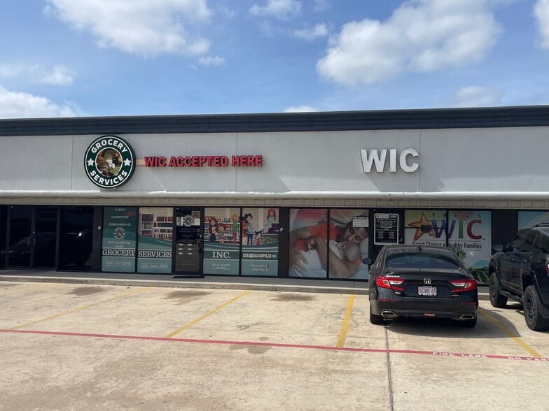 More Photos Of 701 E Main St, Tomball Storefront For Lease